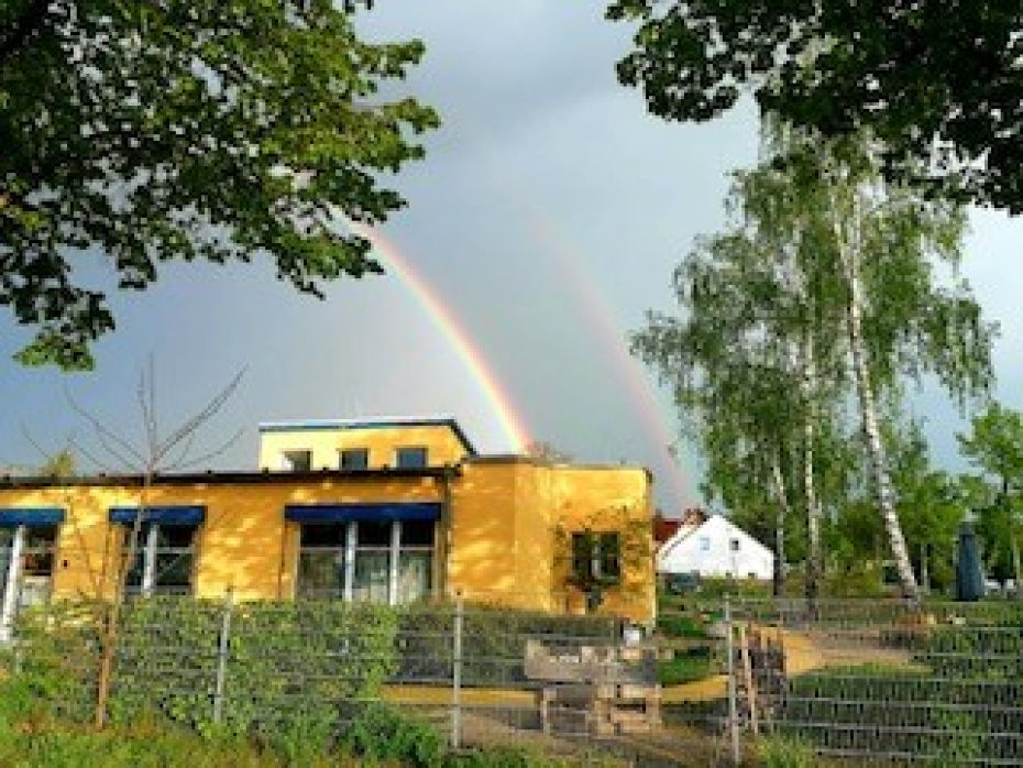 Unser Haus mit Regenbogen