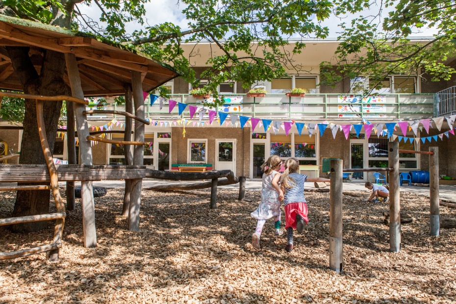 Außenanlage in unserer Humanistischen Kindertagesstätte Dreikäsehoch in Berlin-Treptow
