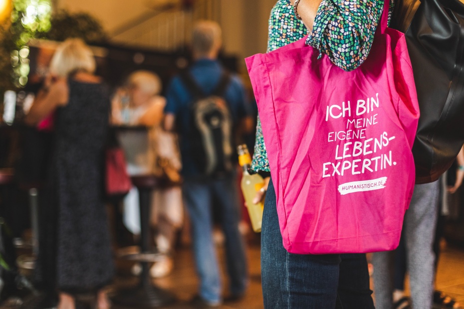 Am Welthumanistentag mit passenden Statements präsent: unsere Kampagne EINE_R VON UNS.