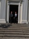 Manfred Isemeyer und Bruno Osuch im Eingang zum Schloss Bellevue, dem Sitz des Bundespräsidenten.