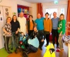 Dr. Rainer Kern (2.v.r.) überbrachte mit seiner Kollegin Isabel Fischer persönlich den Kranz