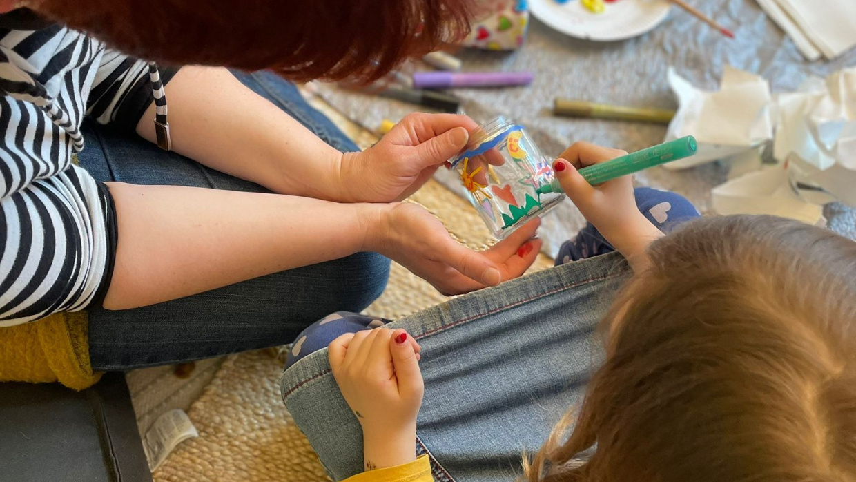 Die Kinder lernen mit ihrer Trauer und den Erinnerungen an den verstorbenen Menschen umzugehen,
