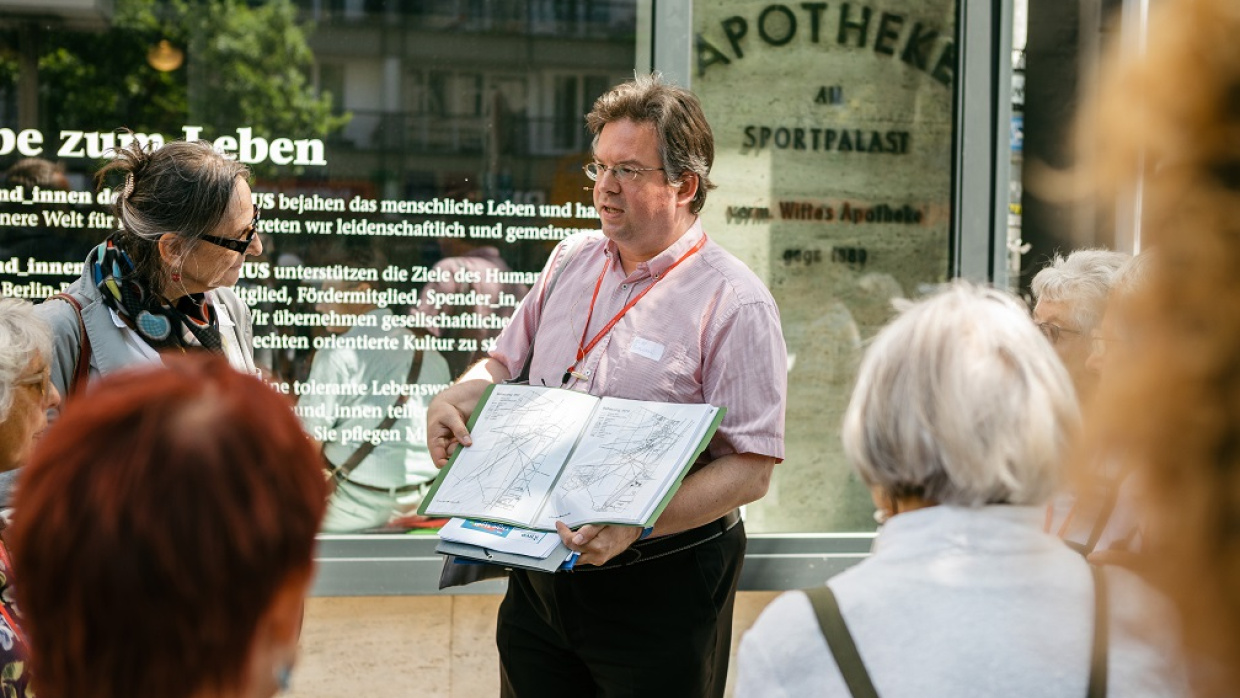 Humanistische Stadtspaziergänge jetzt auch in Schöneberg - mit Olaf Schlunke.