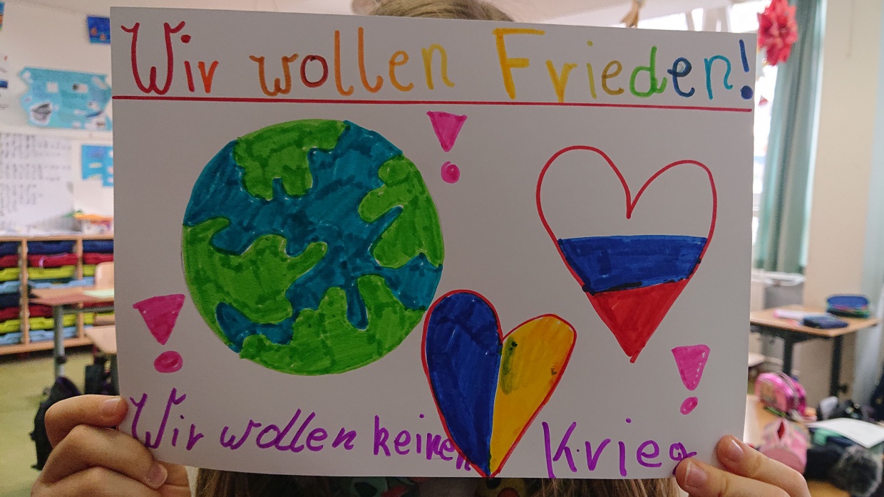 Krieg und Frieden im Unterricht thematisieren - eine Schülerzeichnung aus dem Humanistischen Lebenskundeunterricht