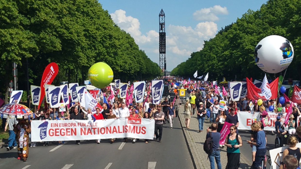 Tausende Menschen schlossen sich der Demonstration an, die vom Alexanderplatz zum Großen Stern führte