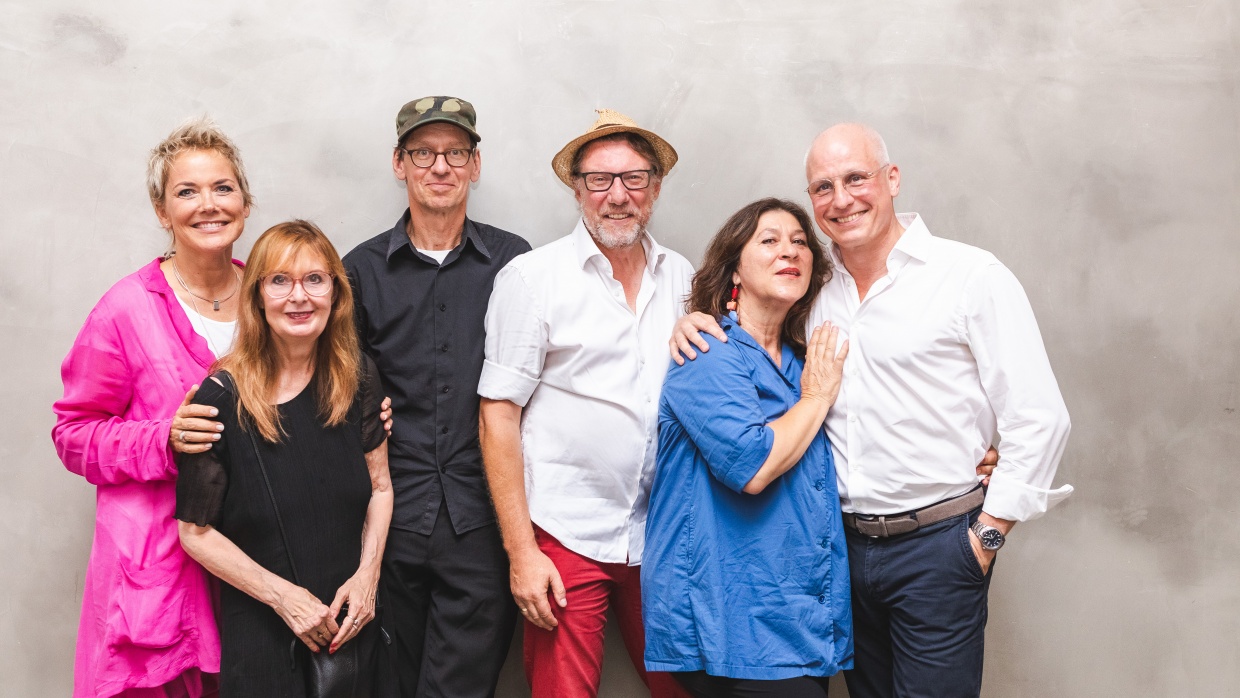Die Botschafter_innen Inka Bause, Christiane Edler, Christian "Flake" Lorenz, Hans Brückner, Eva Mattes und Volker Wieprecht unterstützen das Geschwisterprogramm