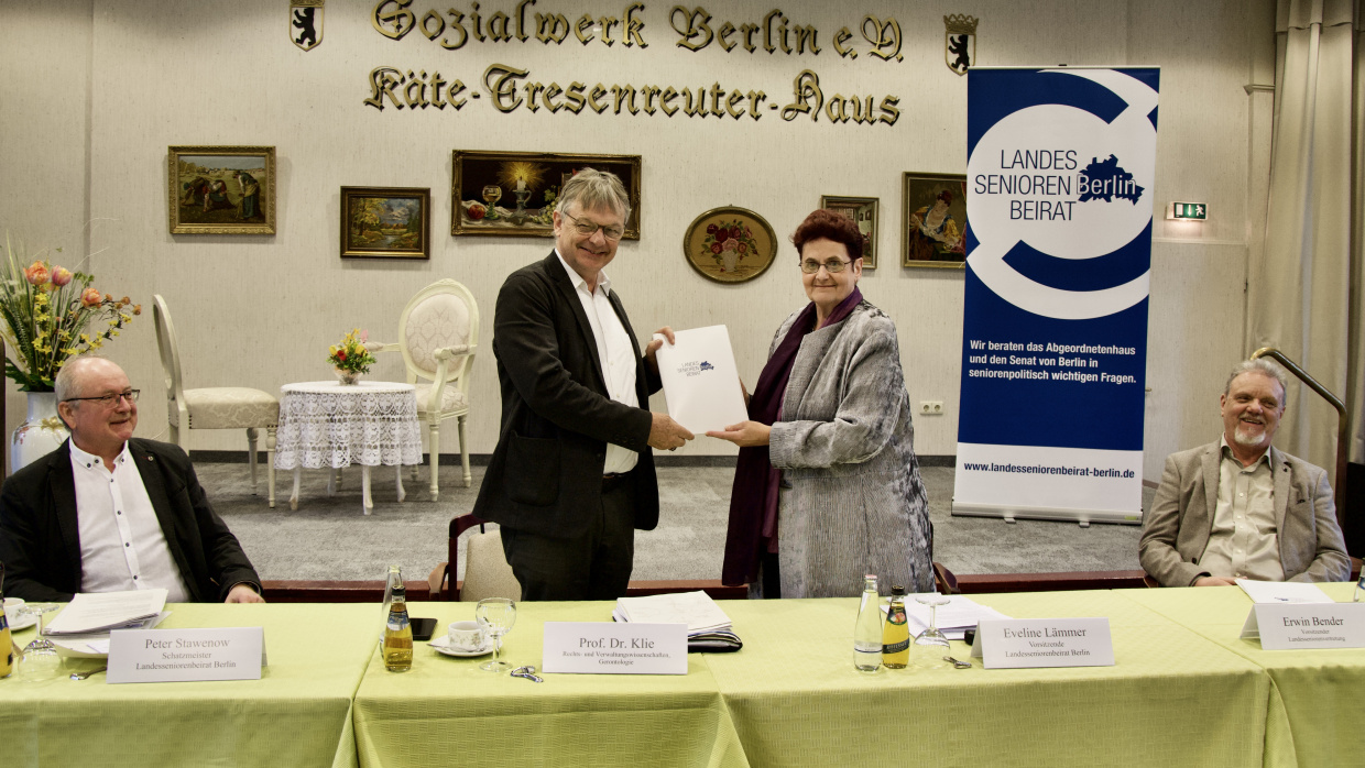 Der LSBB setzt sich dafür ein, Altersarmut zu bekämpfen, Einsamkeit zu verhindern und soziale Infrastruktur für ältere Menschen zu erhalten und zu schaffen