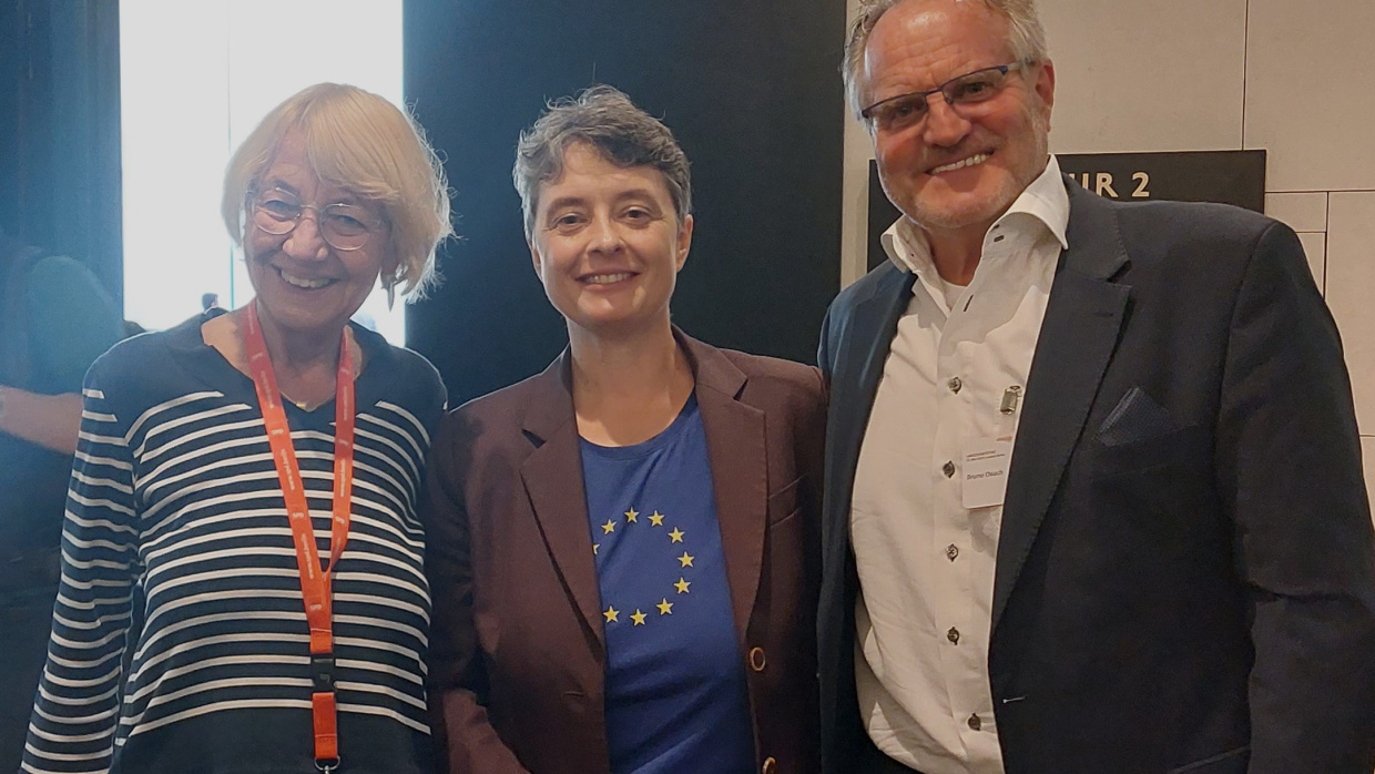 Dr. Nicola Böcker-Giannini (Mitte) mit Dr. Felicitas Tesch, stellv. Präsidentin des Humanistischen Verbandes Berlin-Brandenburg, und Dr. Bruno Osuch, Referent für Politische Kommunikation. Foto: Bruno Osuch