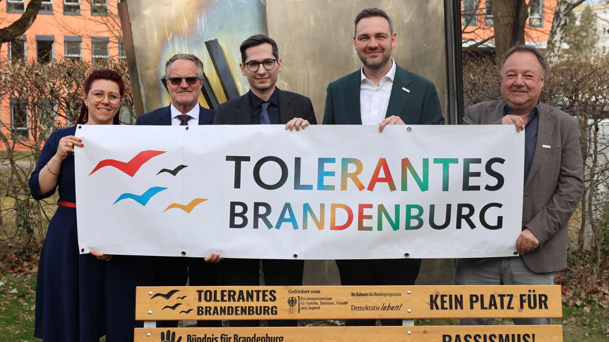 Gemeinsam stark: Der Humanistische Verband Berlin-Brandenburg ist ab sofort Teil des Netzwerks „Tolerantes Brandenburg“.
