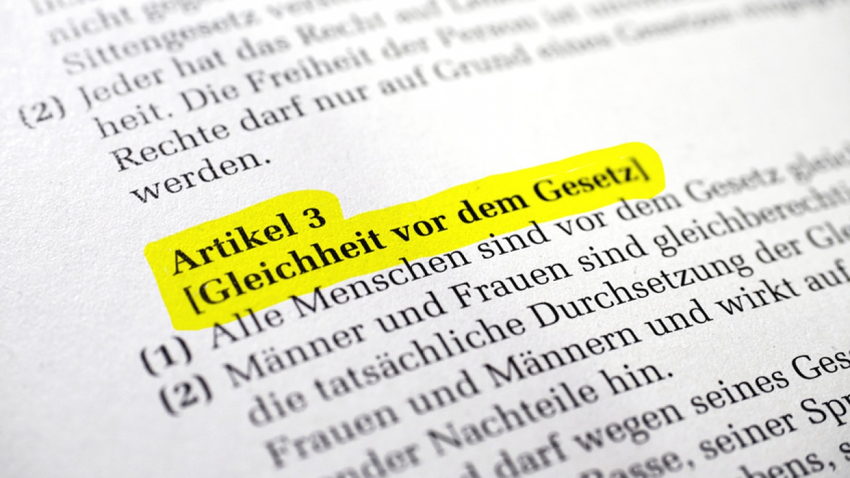 Artikel 3 Grundgesetz: Gleichheit vor dem Gesetz Foto: © Manuel Schönfeld / Fotolia